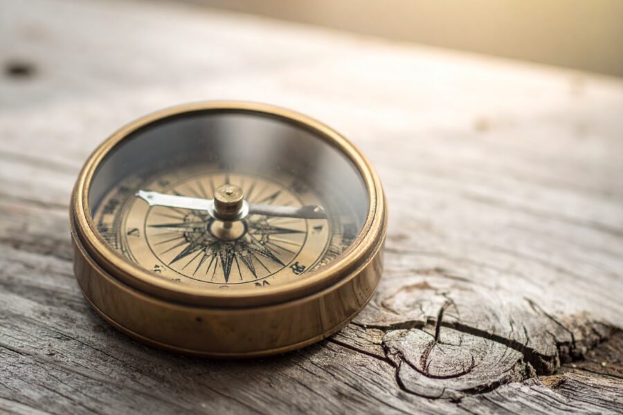 Der Kompass, der nach Süden zeigt